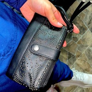 Medium black wallet